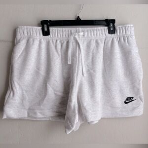 NEW Nike Standard Fit Mid-rise Fleece Shorts